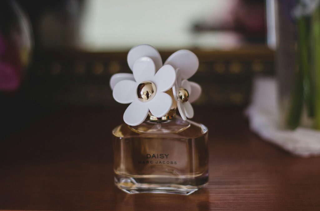 why you should gift her perfume marc Jacobs daisy eau de toilette