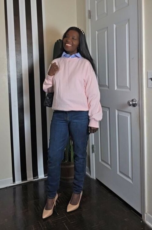 how to Dress sup a pink sweatshirt